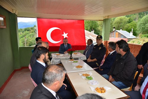 Valimiz Hüseyin Öner, Posof ilçesinde üç köyümüzü ziyaret ederek vatandaşlarımızla buluştu (08.09.2022)  